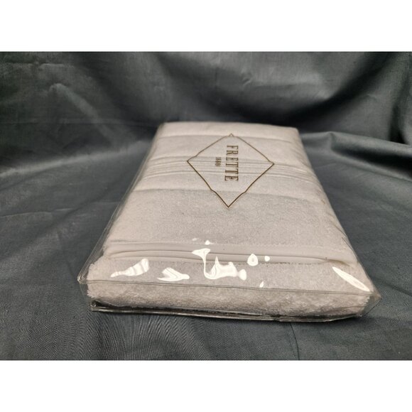 Frette Essential Triplo Bourdon Hand Towel 20 in x 30 in White Milk Cotton NEW! - Picture 3 of 4